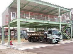 Tank truck carrying EL phosphoric acid